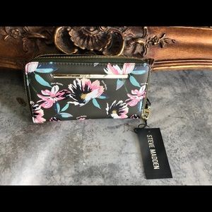 Steve Madden Wallet New with Tags Green ....